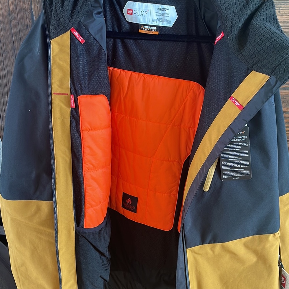 686 coat - Picture 3 of 11